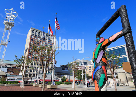 Schwelle Skulptur von Robert Llimos auf Peachtree Street, Atlanta, Georgia, USA Stockfoto