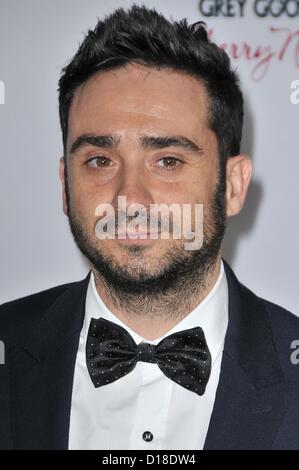 10. Dezember 2012 - Los Angeles, Kalifornien, USA - Schauspieler JUAN ANTONIO BAYONA auf der "The Impossible" Los Angeles Premiere auf dem Arclight Cinerama Dome in Hollywood statt. (Kredit-Bild: © Jeff Frank/ZUMAPRESS.com) Stockfoto