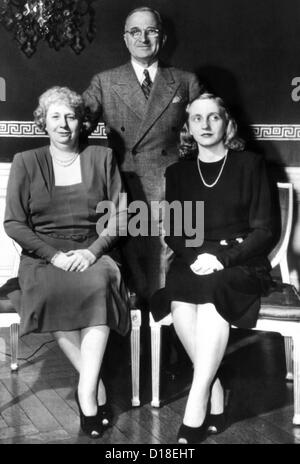 Alliierten Nationen Krieg Strategiekonferenz in Casablanca, Französisch-Marokko, 31. Januar 1943. L-R, sitzend: Generalleutnant Hap Arnold; Admiral Stockfoto