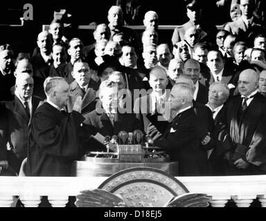 Verbündete des pazifischen Krieges Rates trafen sich im Weißen Haus am 25. Juni 1942. Sitzend: Winston Churchill und Präsident Franklin Stockfoto