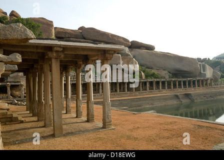 Pushkarni neben dem Krishna-Basar in Hampi, Karnataka, Indien Stockfoto