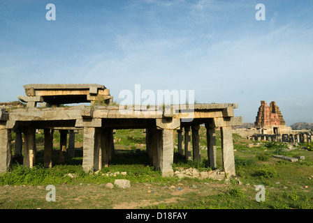 Der Vithala Tempel und Säulen bazaar(market) in Hampi (16. Jahrhundert), Karnataka, Indien Stockfoto