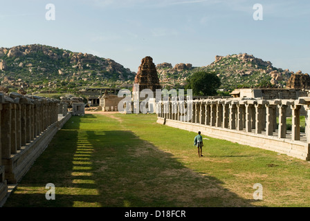 Der Vithala Tempel und Säulen bazaar(market) in Hampi (16. Jahrhundert), Karnataka, Indien Stockfoto