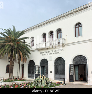 Isola di San Servolo. Eine kleine Insel und Heimat der Venice International University. Stockfoto