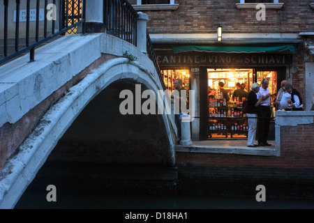 Weinbar Vini al Bottegon, Cantine del Vino gia Schiavi, Dorsoduro-Viertel Stockfoto