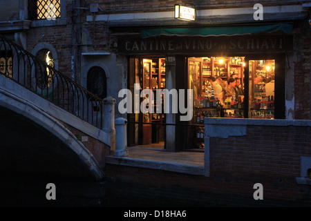 Weinbar Vini al Bottegon, Cantine del Vino gia Schiavi, Dorsoduro-Viertel Stockfoto