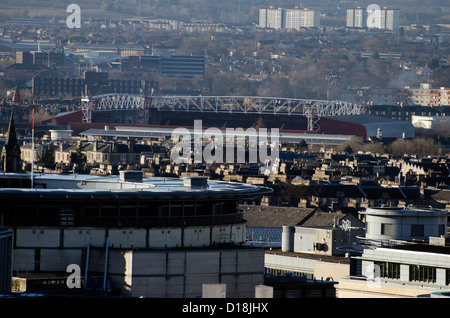 Blick über Edinburgh von der Burg im Westen mit dem Konferenz-Zentrum in den Vordergrund und Tynecastle Stadium hinaus. Stockfoto