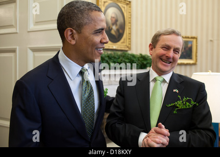 Präsident Barack Obama trifft sich mit Taoiseach Enda Kenny von Irland im Oval Office, 20. März 2012. Stockfoto