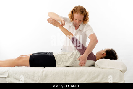 Kinesiologin oder Physiotherapeuten behandeln Serratus anterior Stockfoto