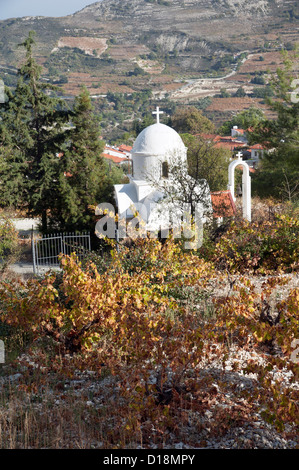 Kirche der Agia Mavri des 12. Jahrhunderts in den Wein Dorf Sonntag in der Region bekannt als Krasochoria nördlich von Lemesos Zypern Stockfoto