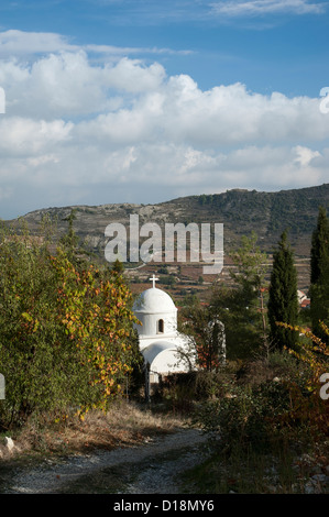 Kirche der Agia Mavri des 12. Jahrhunderts in den Wein Dorf Sonntag in der Region bekannt als Krasochoria nördlich von Lemesos Zypern Stockfoto