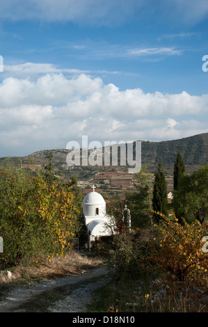 Kirche der Agia Mavri des 12. Jahrhunderts in den Wein Dorf Sonntag in der Region bekannt als Krasochoria nördlich von Lemesos Zypern Stockfoto