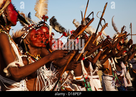 Young Wodaabe Nomaden tanzt auf dem jährlichen Gerewol Festival markiert das Ende der Regenzeit, Norden des Niger, Afrika Stockfoto