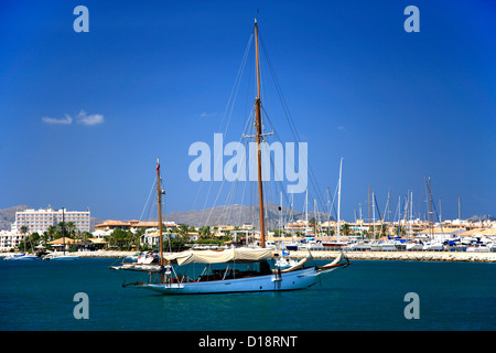 Freizeitboote, Segeln, Marina Puerto de Alcudia, Alcudia, Insel Mallorca, Balearen, Spanien, Europa Stockfoto