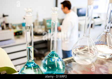 Labor-Assistentin bei der Arbeit, Stockfoto