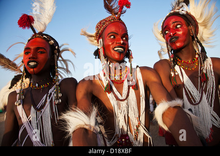 Young Wodaabe Nomaden tanzt auf dem jährlichen Gerewol Festival markiert das Ende der Regenzeit, Norden des Niger, Afrika Stockfoto