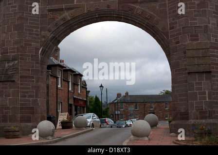 Die Memorial Arch in Fettercairn, Aberdeenshire, anlässlich des Besuchs von Königin Victoria erbaut. Stockfoto