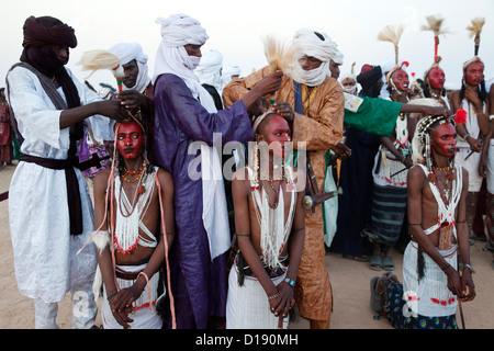 Young Wodaabe Gewinner der Schönheitswettbewerb in Gerewol Festival markiert das Ende der Regenzeit Stockfoto