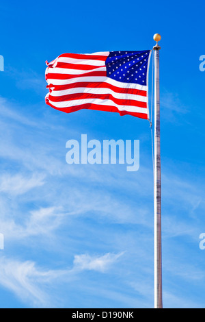 Stars And Stripes vor einem blauen Himmel USA Vereinigte Staaten von Amerika amerikanische Flagge Stockfoto