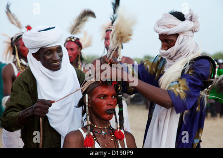 Young Wodaabe Gewinner der Schönheitswettbewerb in Gerewol Festival markiert das Ende der Regenzeit Stockfoto