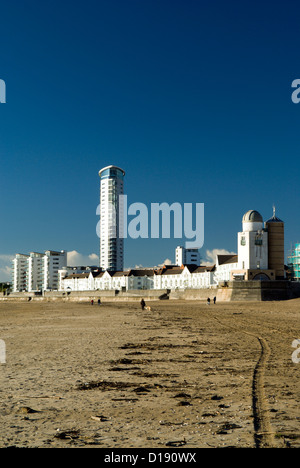 Swansea Uferpromenade und Meridian Tower, Swansea, Südwales. Stockfoto