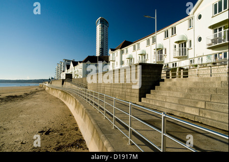 Swansea Uferpromenade und Meridian Tower, Swansea, Südwales. Stockfoto