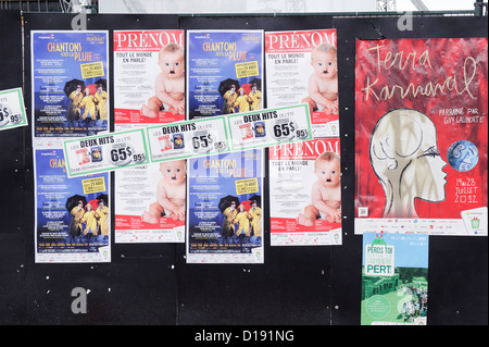 Während das Just zeigt Plakate für Laughs Festival in Montreal, Québec, Kanada präsentiert. Stockfoto