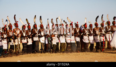 Young Wodaabe Nomaden tanzt auf dem jährlichen Gerewol Festival markiert das Ende der Regenzeit, Norden des Niger, Afrika Stockfoto