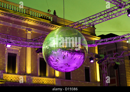 Schweiz, Tessin, Locarno, Weihnachtszeit, Eislaufen in Piazza Grande Stockfoto