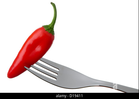 Red hot Chili peppers auf einer Gabel vor weißem Hintergrund Stockfoto