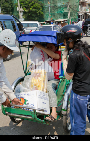 Typischer Markt Szene in Phnom Penh, Kambodscha Stockfoto