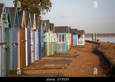 Strandhütten an Calshot, Hampshire im November Stockfoto