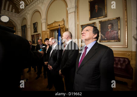 Oslo, Norwegen. 12.11.2012. Friedensnobelpreisträger Martin Schulz und Jose Manuel Barrosa trifft die Presse im norwegischen Parlament zusammen mit Präsident des Storting Dag Terje Andersen. Bildnachweis: Alexander Widding / Alamy Live News Stockfoto