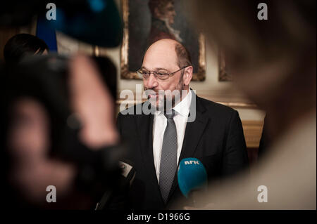 Oslo, Norwegen. 12.11.2012. Friedensnobelpreisträger Martin Schulz trifft die Presse im norwegischen Parlament. Bildnachweis: Alexander Widding / Alamy Live News Stockfoto