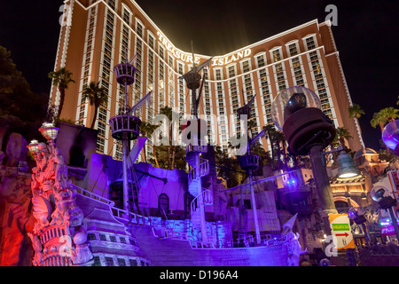 Treasure Island Hotel and Casino in der Nacht auf Las Vegas Blvd. in Las Vegas, Nevada. Stockfoto