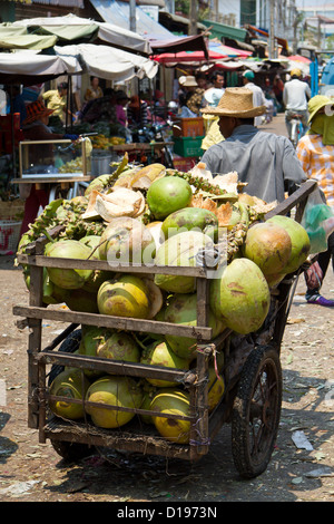 Typischer Markt Szene in Phnom Penh, Kambodscha Stockfoto