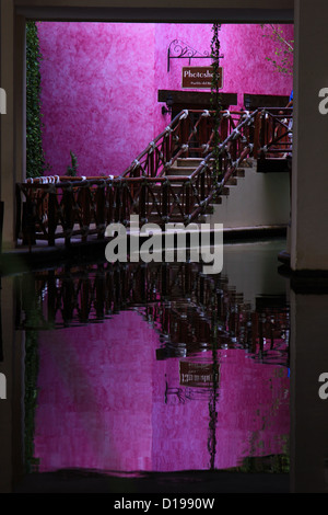 Dieses Foto wurde nicht Photoshopped, natürliche Reflexionen im Pool vor Ort. Hotels in Mexiko, Occidental Grand Foyer. Stockfoto