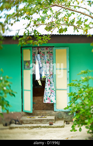 Französisch-Polynesien, Tahiti, Hochzeitsreise, Dorf Haus und Eintrag. Stockfoto