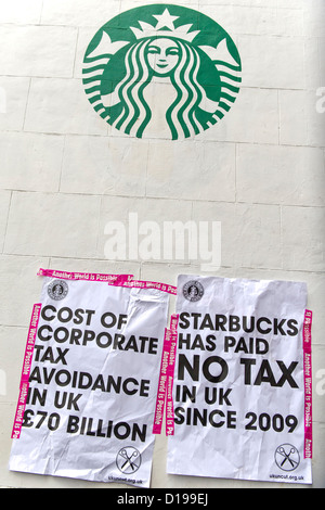 UKuncut inszeniert einen bundesweiten Protest gegen Starbucks Coffee-shops Stockfoto