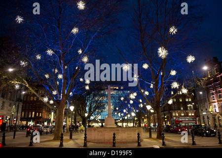 Weihnachtsbeleuchtung aussen Peter Jones, Sloane Square, London, UK Stockfoto