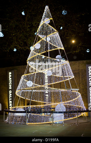 Weihnachtsbeleuchtung aussen Peter Jones, Sloane Square, London, UK Stockfoto