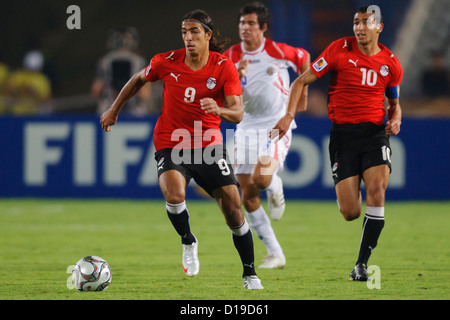 KAIRO, ÄGYPTEN: Mohamed Talaat (9) kontrolliert den Ball während des Achtelfinale der FIFA U-20-Weltmeisterschaft 2009 gegen Costa Rica im Kairoer International Stadium am 6. Oktober 2009 in Kairo Ägypten. Nur redaktionelle Verwendung. Kommerzielle Nutzung verboten. (Foto: Jonathan Paul Larsen / Diadem Images) Stockfoto