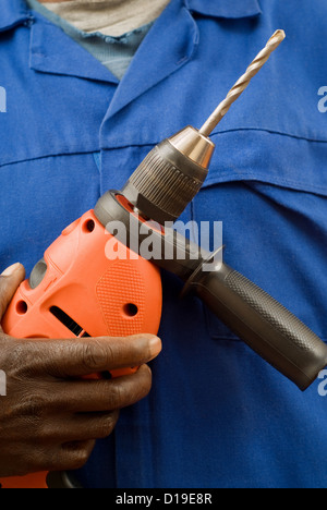 Nahaufnahme von Bauarbeiter mit Power-Tool in Händen Stockfoto