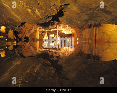 Noch Höhlen Wasserbecken reflektierende Details in den Kalkstein der Cheddar Gorge Stockfoto