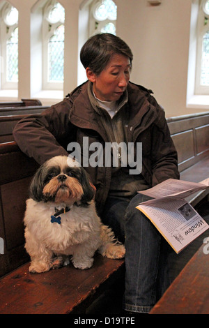 PET-Segenszeremonie in der Kirche. SE London Stockfoto