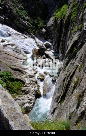 unter des Teufels-Brücke, Schöllenenschlucht, Uri, Bei der Teufelsbrücke, Schöllenenschlucht, Uri, Stockfoto