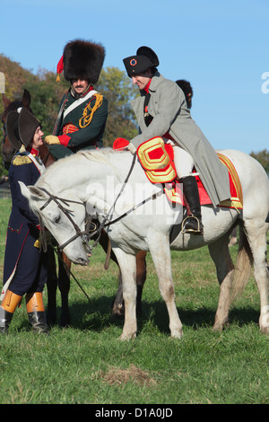 Napoleon Bonaparte (1769-1821) gratulieren einen Artillerie-Hauptmann für gute Arbeit bei der Schlacht von Jena-Auerstedt (1806) in Deutschland Stockfoto