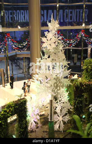 Weihnachtsbaum zeigt in Siam Paragon Einkaufszentrum in Bangkok Stockfoto