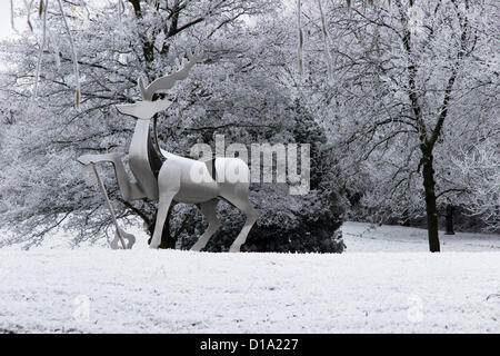 Guildford, UK. 12. Dezember 2012. Hirsch Schild am Guildford Hochschulreife, Hirsch Hill, Guildford, Surrey.England. Bildnachweis: John Goulter / Alamy Live News Stockfoto