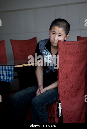 Kinder warten auf die Kunden In einem Restaurant, Peking, China Stockfoto